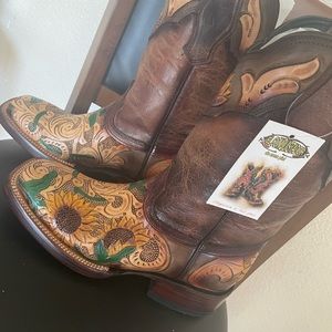 Tooled Western cowgirl boots